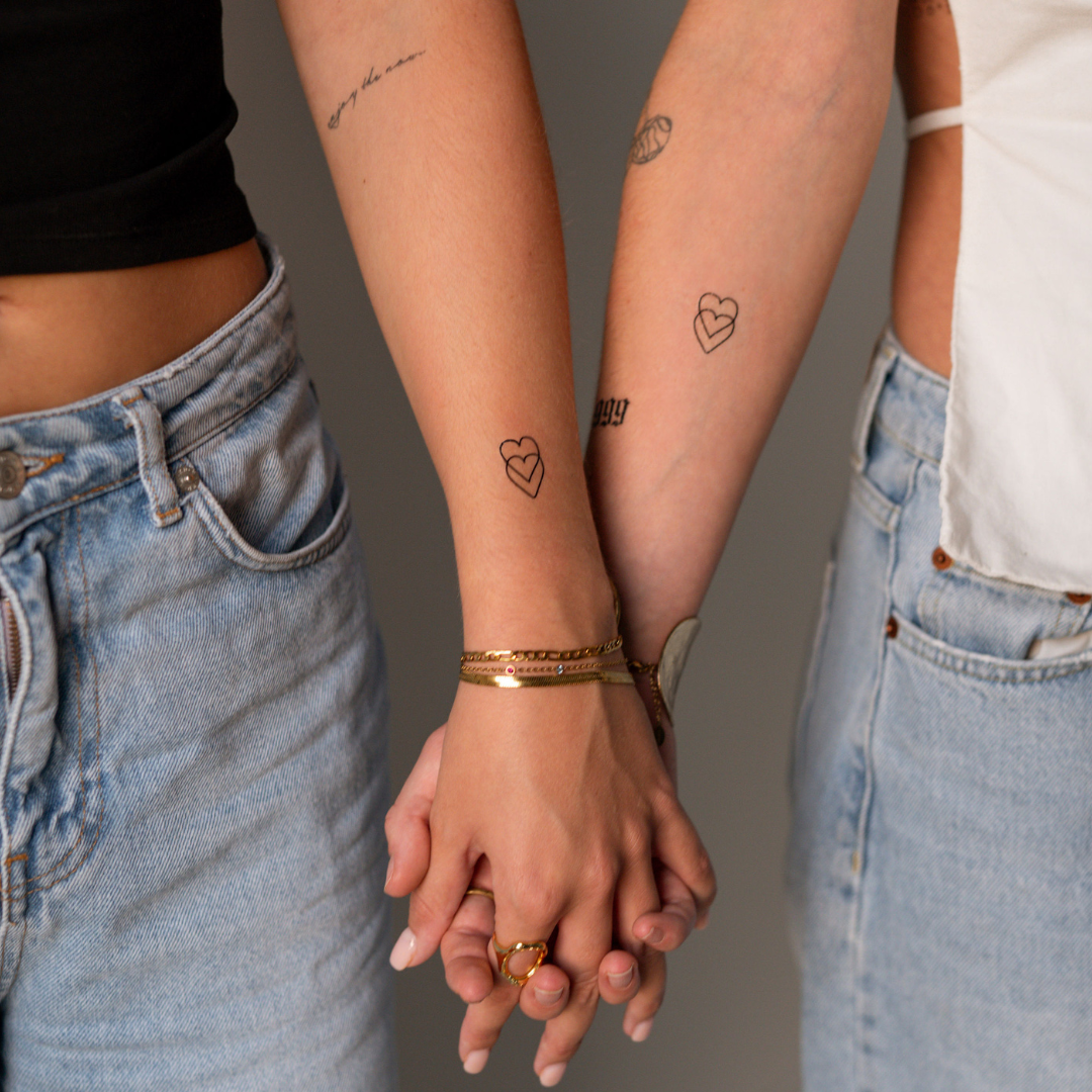 11 symbolske idéer til hjerte-tatoveringer, man kan forelske sig i