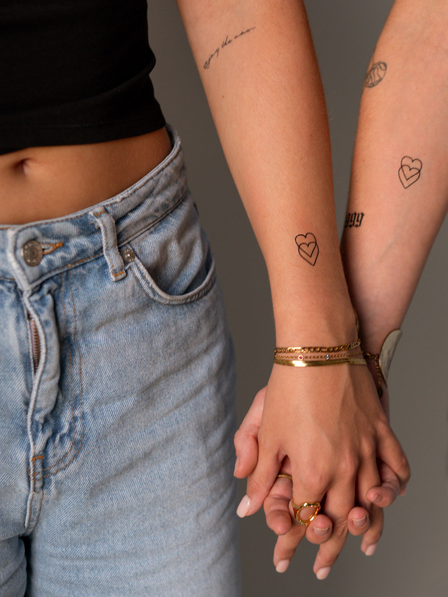 Fine line tattoo: alt om denne stilfulde og subtile tattootrend