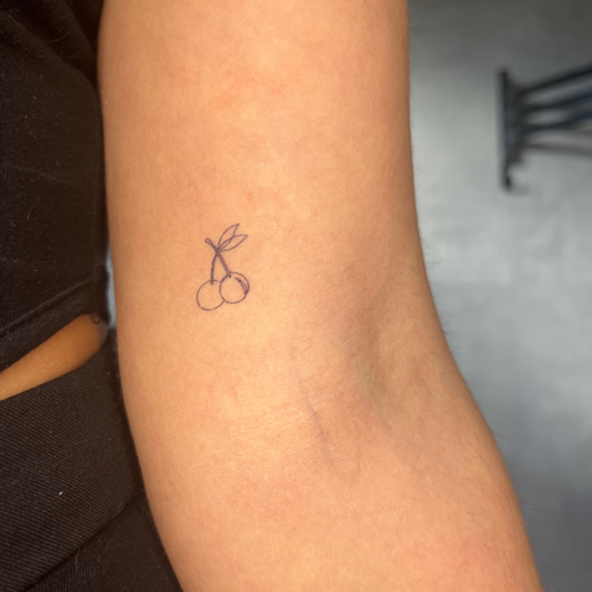 Cherry tattoo: betekenis, symboliek en populaire designs