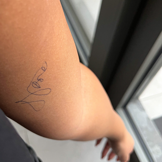 Midlertidig tatovering ansigt fineline